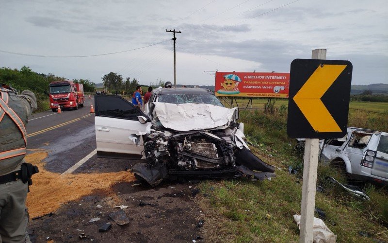 Acidente entre carros e caminhão deixa pelo menos um ferido na RS-474