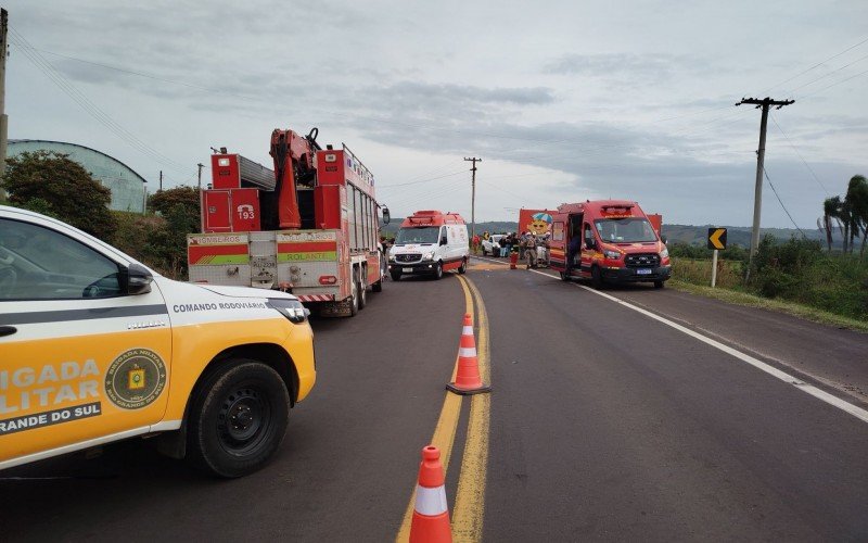 Acidente entre carros e caminhão deixa pelo menos um ferido na RS-474