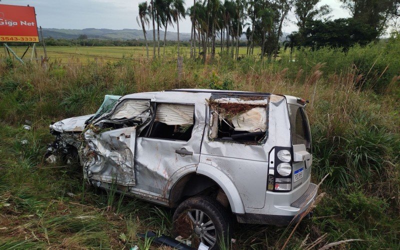 Acidente entre carros e caminhão deixa pelo menos um ferido na RS-474