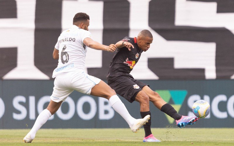 Reinaldo cochilou e perdeu a bola no lance do segundo gol do Bragantino | abc+