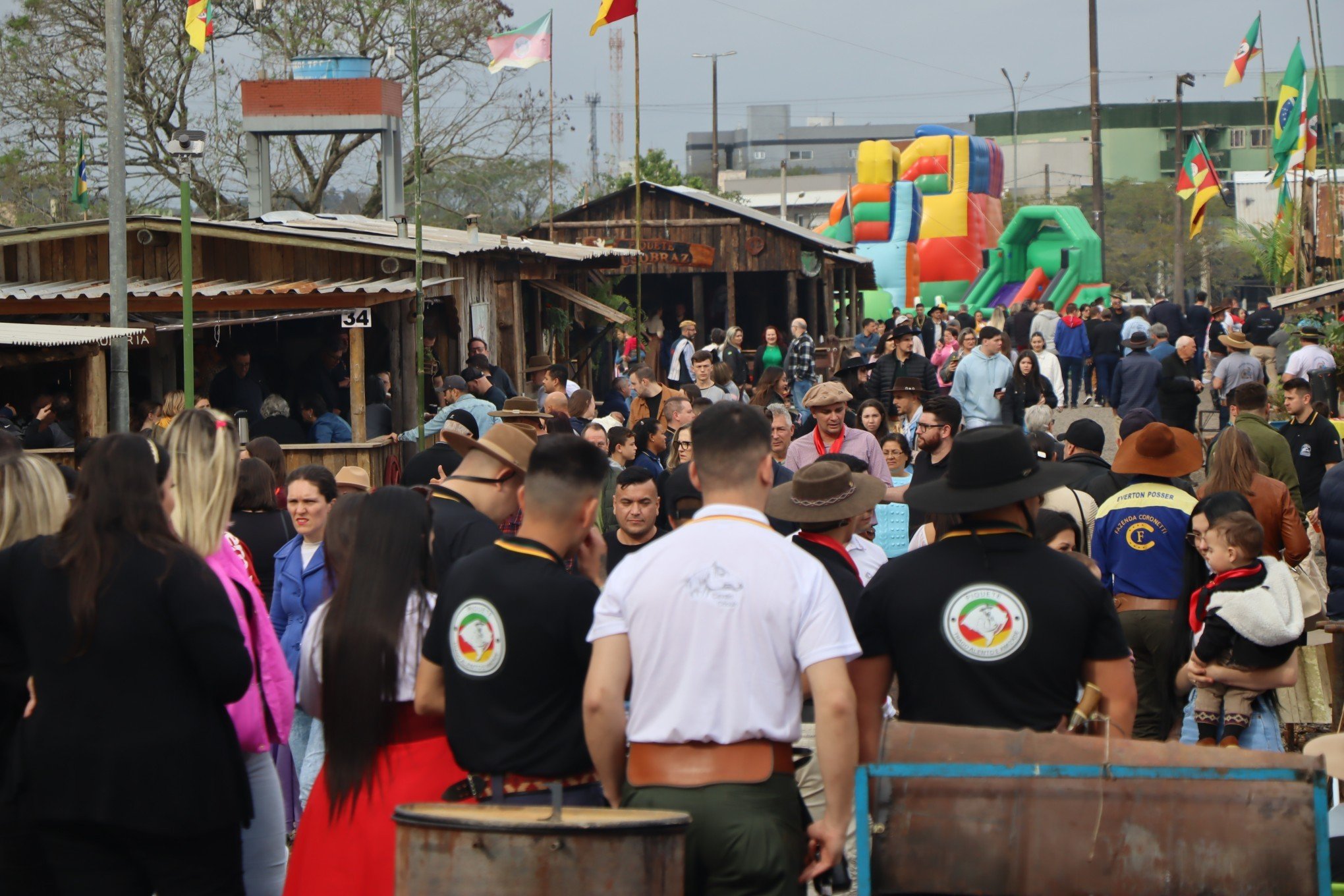 Tradicionalismo reúne milhares de pessoas no Acampamento Farroupilha de Sapiranga