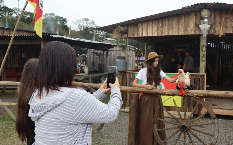 Público busca a ave para fotos e vídeos