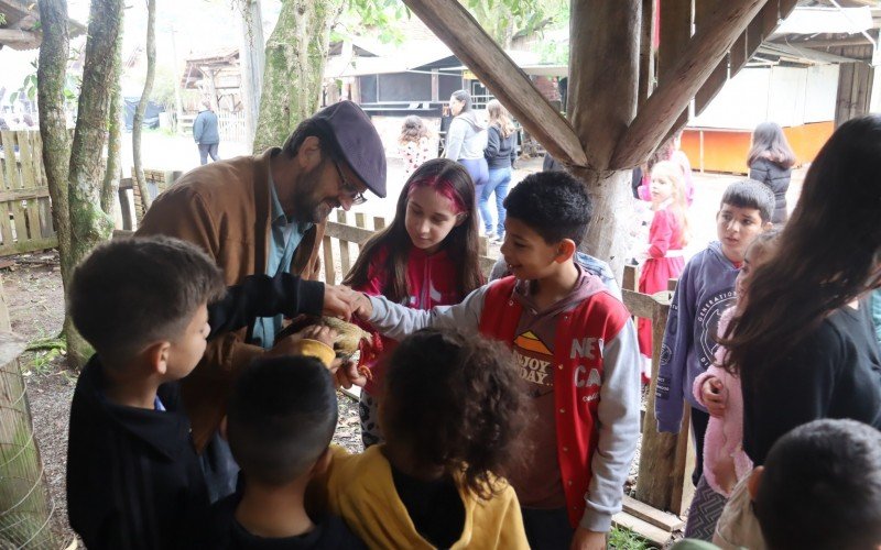 Estudantes no Acampamento Farroupilha do Parque do Trabalhador