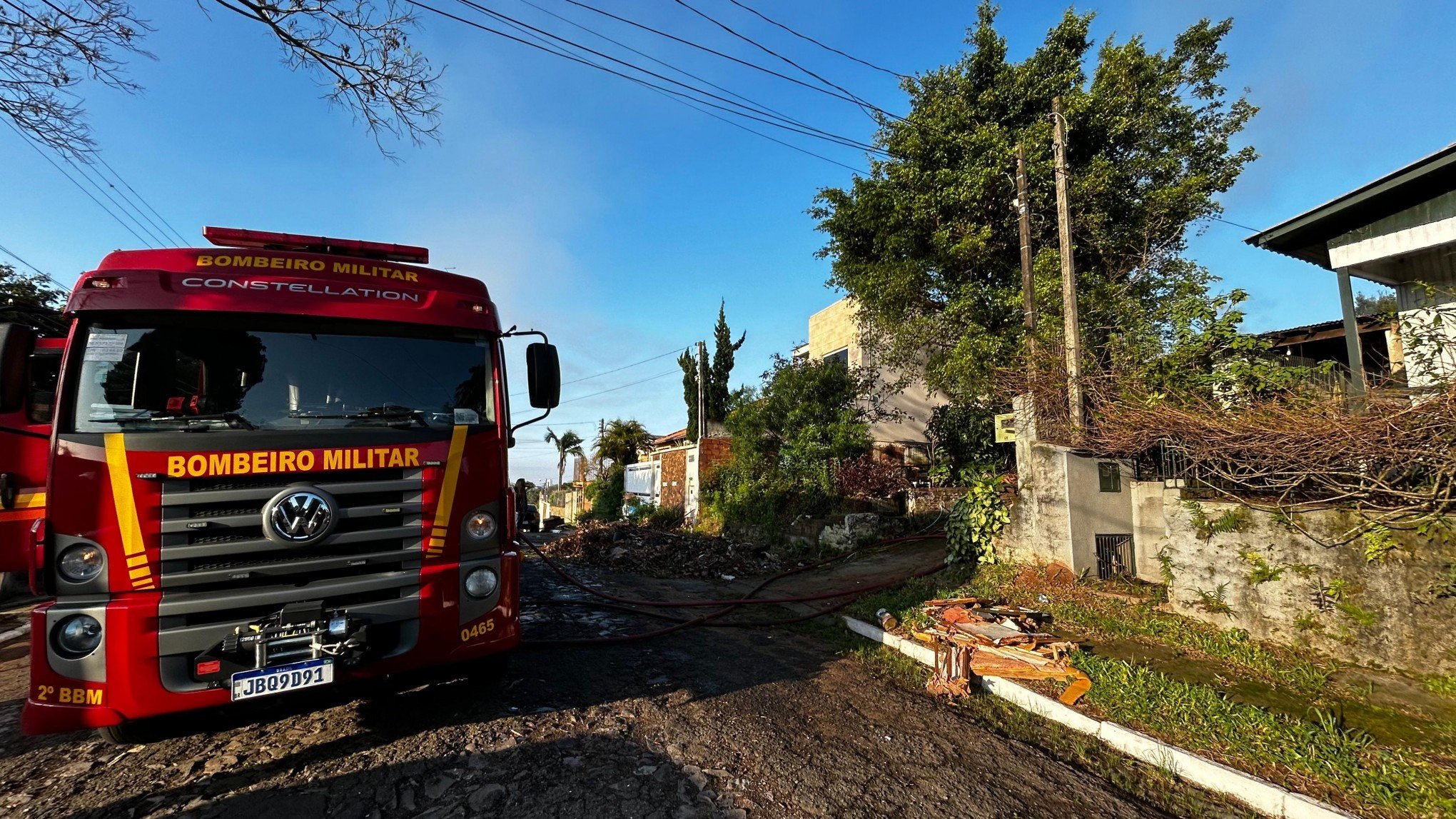 Casa é destruída por incêndio em Novo Hamburgo