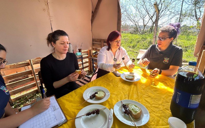 Prova das comidas típicas foi uma das realizadas nesta terça-feira (17). | abc+