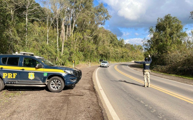 PRF vai aumentar policiamento nas rodovias durante o feriadão de 20 de setembro no RS | abc+