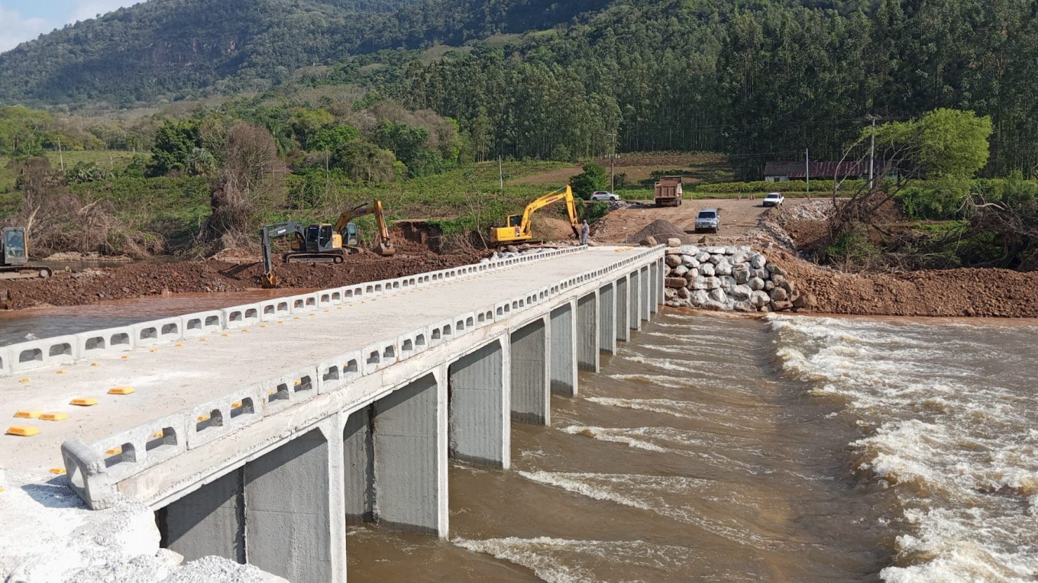 Ponte danificada pelas chuvas em Canela é recuperada; veja como estão obras