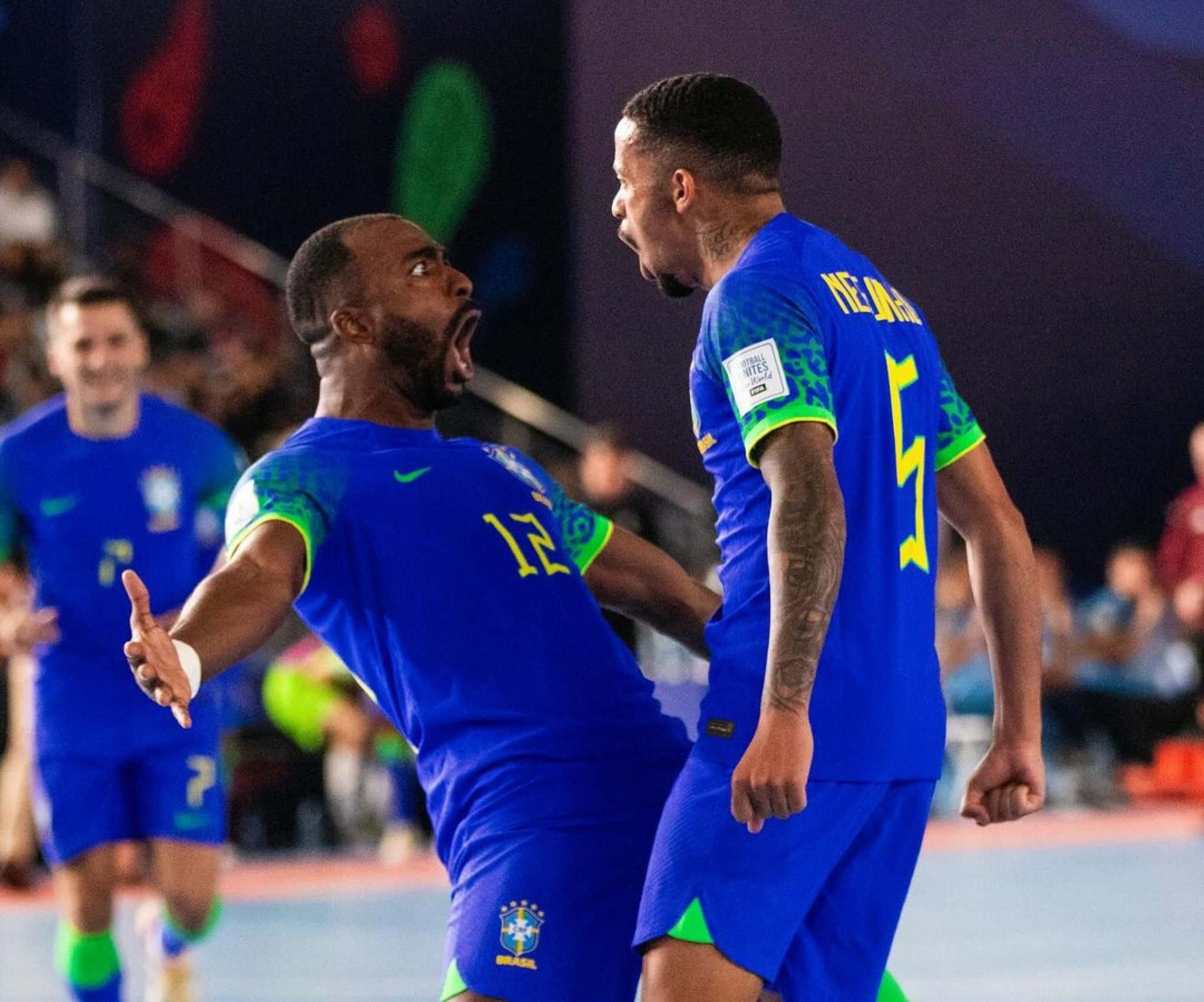 Com nova goleada, Brasil garante classificação às oitavas da Copa do Mundo de futsal