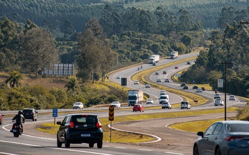 TRÂNSITO: CCR ViaSul prevê que mais de 700 mil veículos passem por estradas do RS no feriadão de 20 de setembro | abc+