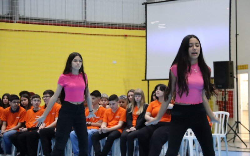  Noite também contou com apresentação das bailarinas Isabela Dias e Iasmyn Petzinger