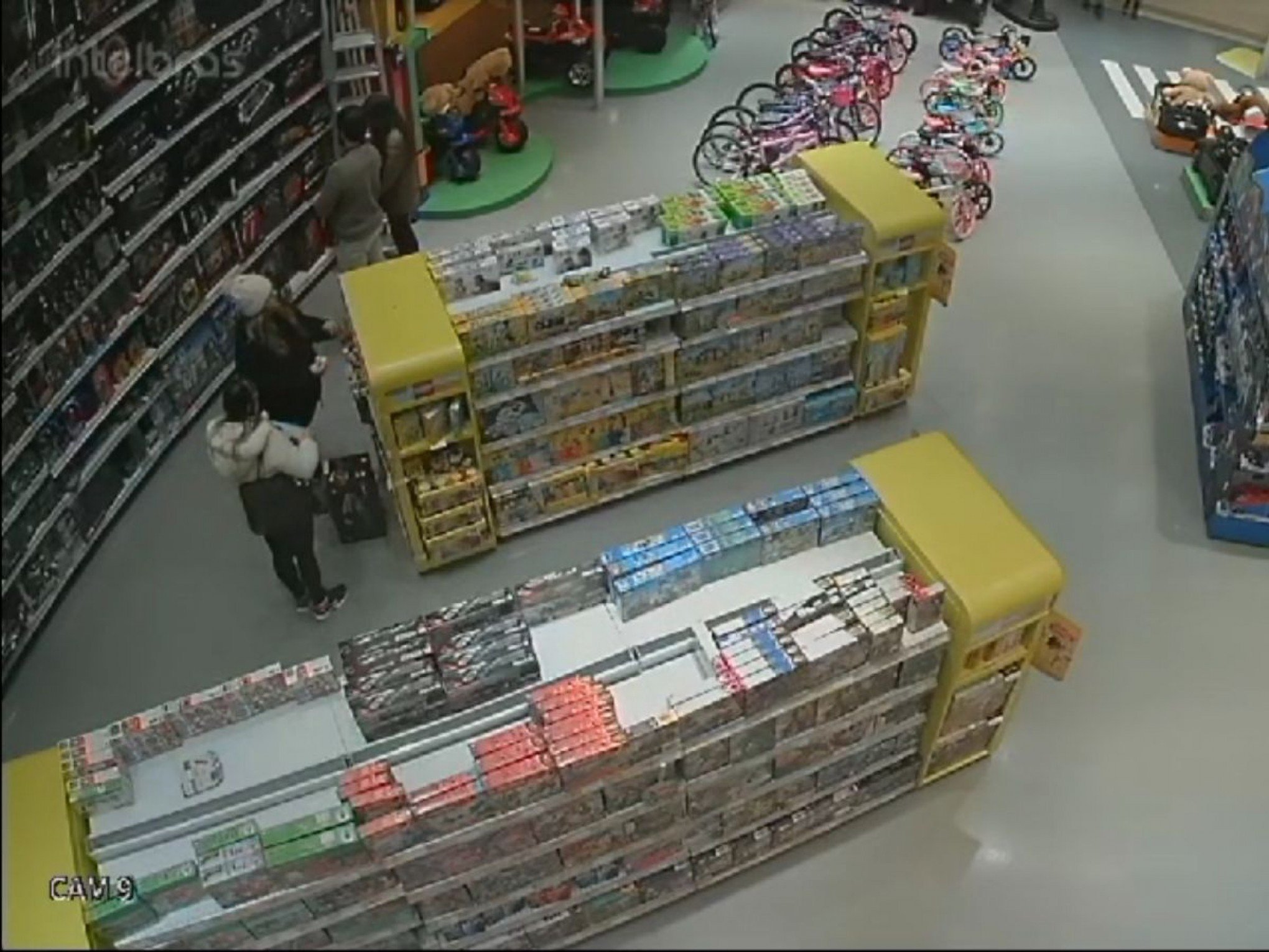 VÍDEO: Mulheres são presas suspeitas de furtar caixas de Lego em shopping de Canoas