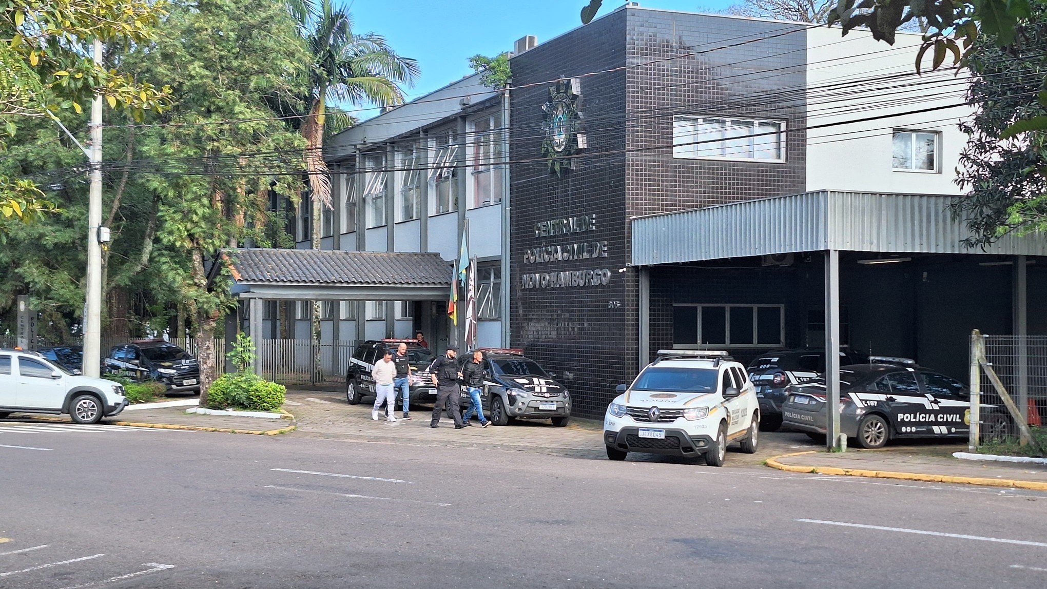 Execução de homem em frente a mercado leva Polícia a descobrir relação de mandantes com outros crimes