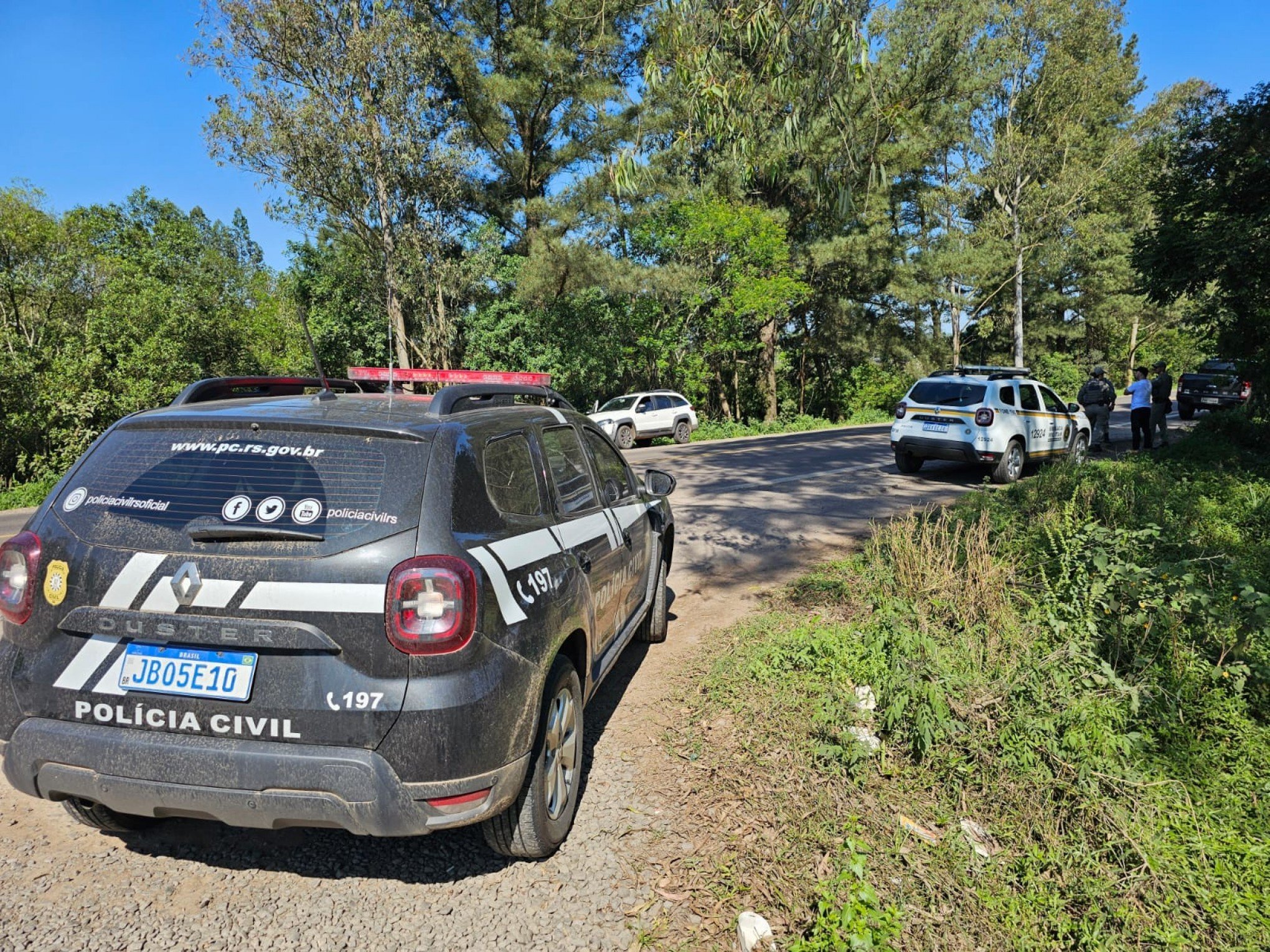 Corpo carbonizado é encontrado em matagal às margens de rodovia da região