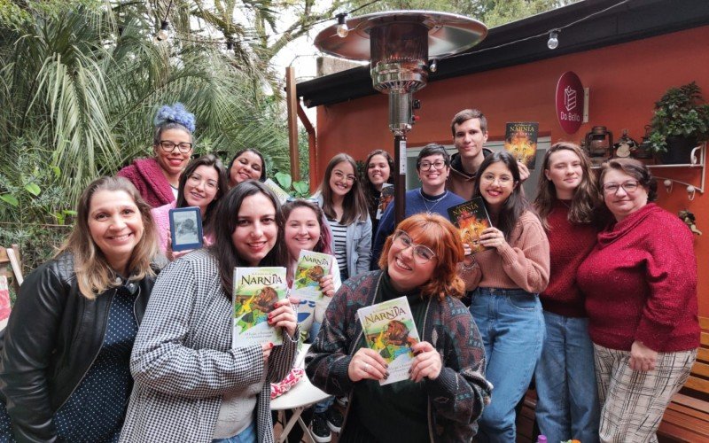 NESTE SÁBADO: Influenciadora promove Clube do Livro na livraria e café No Pátio