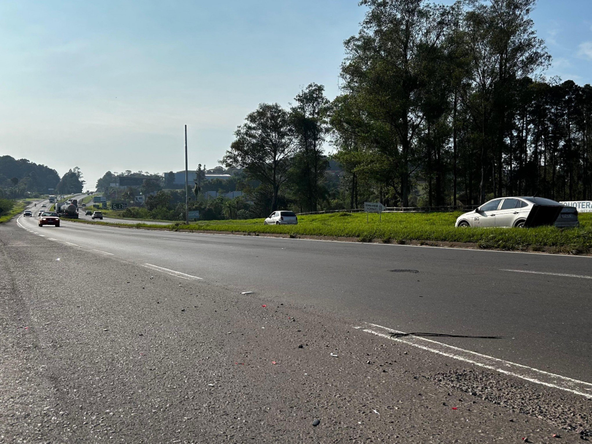 RS-239: Colisão envolve três motos e um carro em Campo Bom