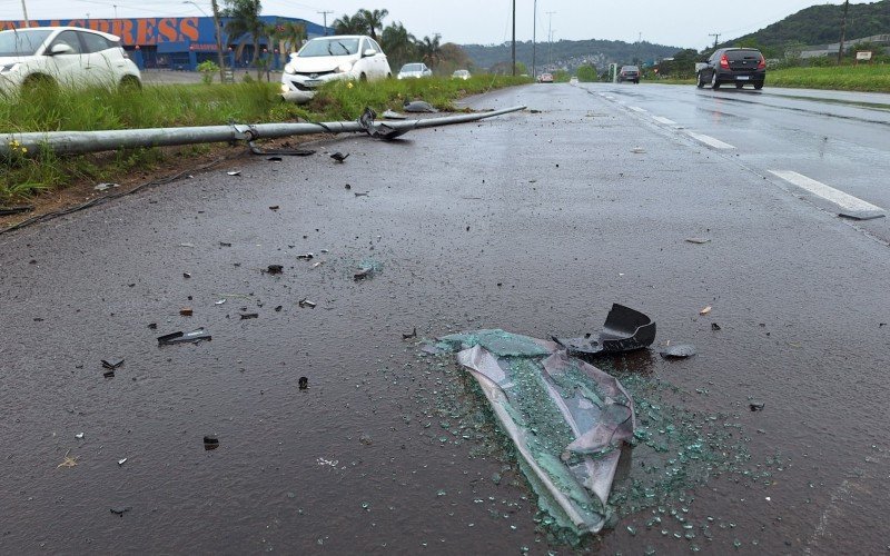 Carro capotou na RS-239 durante a madrugada 