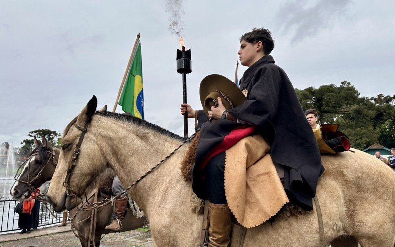 CTG Manotaço realiza Desfile Farroupilha em Gramado