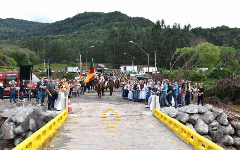 Ponte foi inaugurada nesta sexta-feira