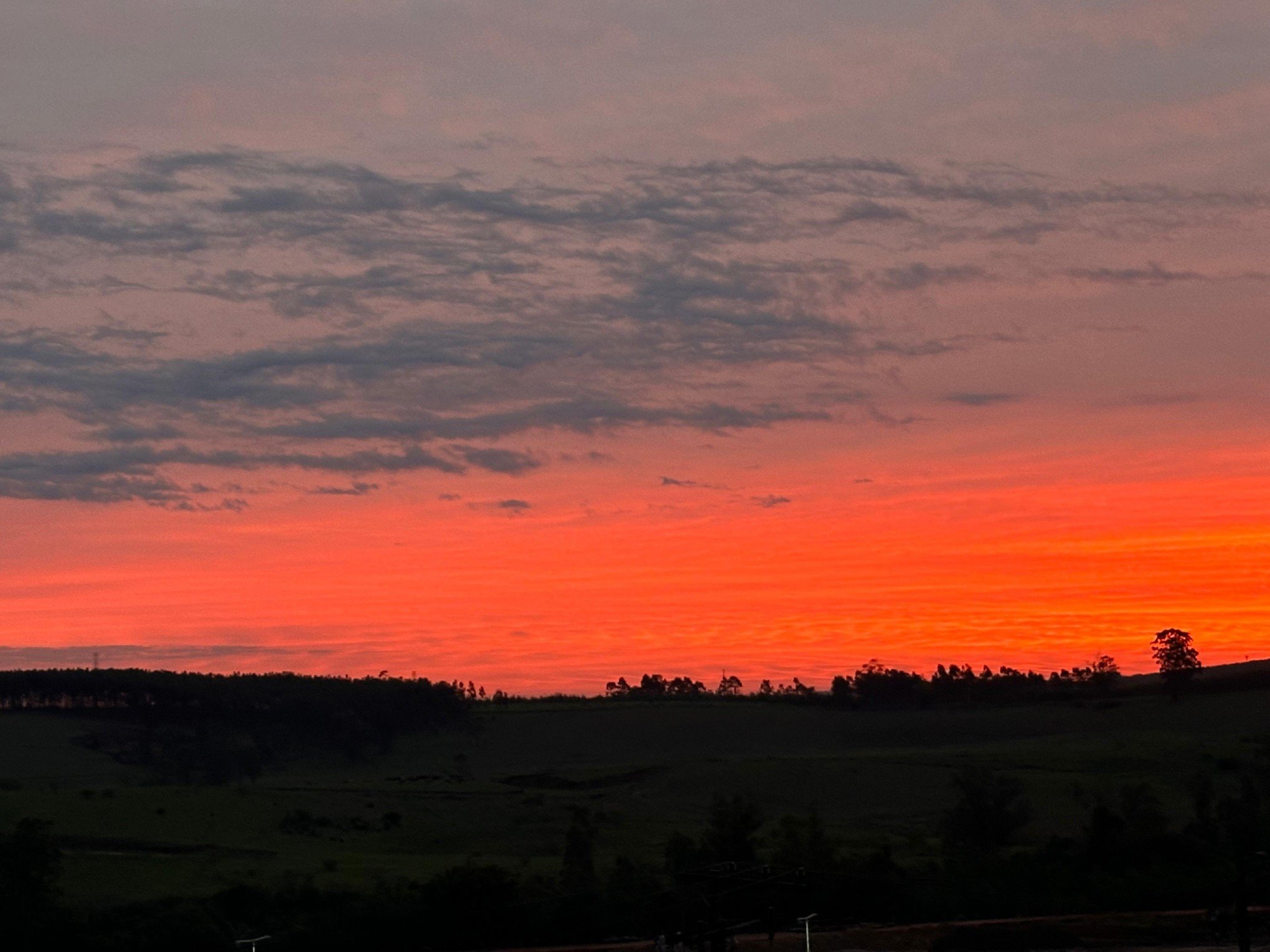 Fim de tarde proporciona espetáculo no Vale do Sinos; veja imagens
