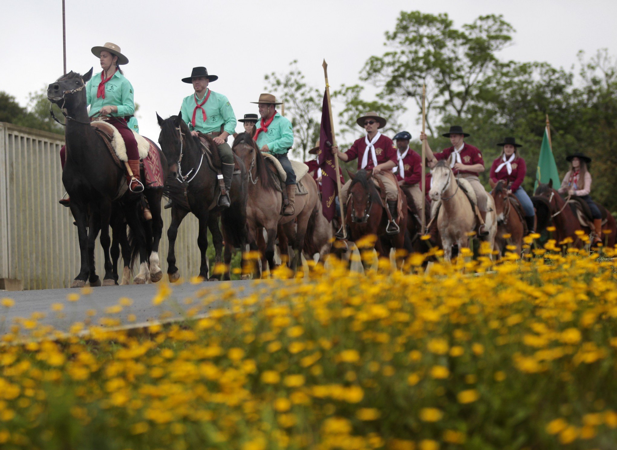 Cavalarianos desfilam por Canoas neste sábado (21) em celebração à Semana Farroupilha