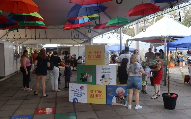 A Praça da Biblioteca lotou no último dia do evento, que ocorria desde o dia 10