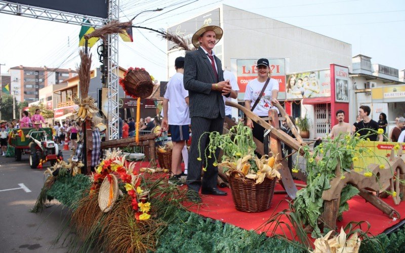 Desfile temático do Kerb de São Miguel