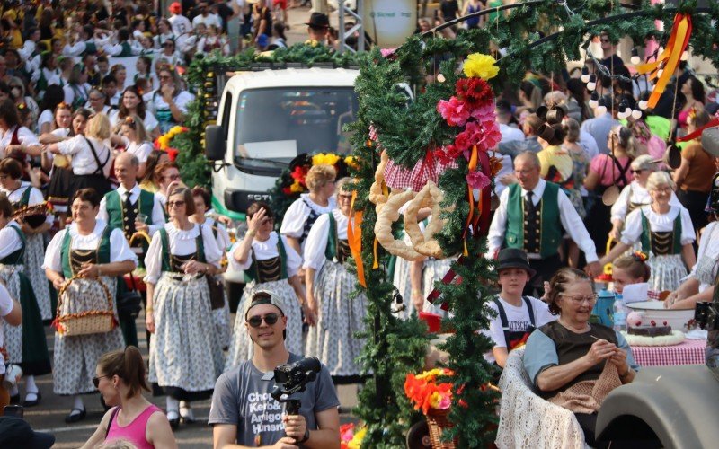 Desfile do Kerb de São Miguel, em Dois Irmãos