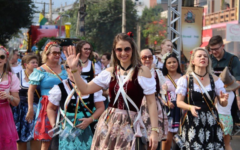 Desfile temático do Kerb de São Miguel