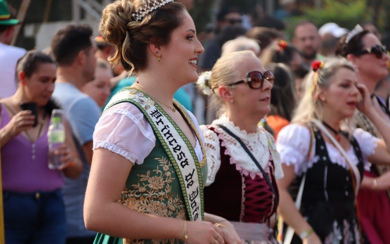 Desfile temático do Kerb de São Miguel