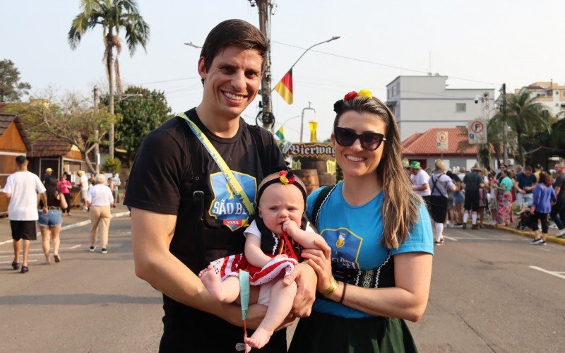 Jardel e Luana com a pequena Heloísa