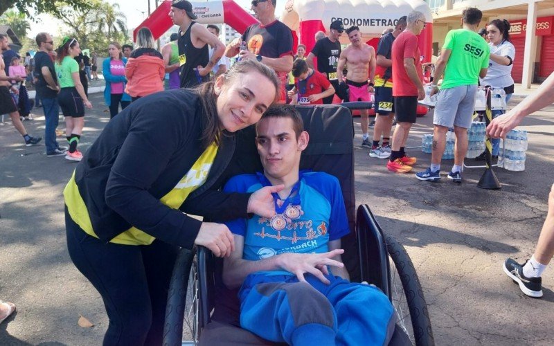 Eduardo, com a mãe Jussara, não dispensa uma corrida