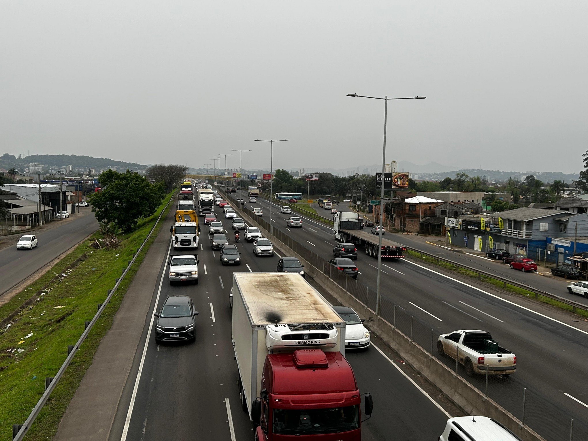 BR-116: Trânsito lento marca começo da segunda-feira no Vale do Sinos