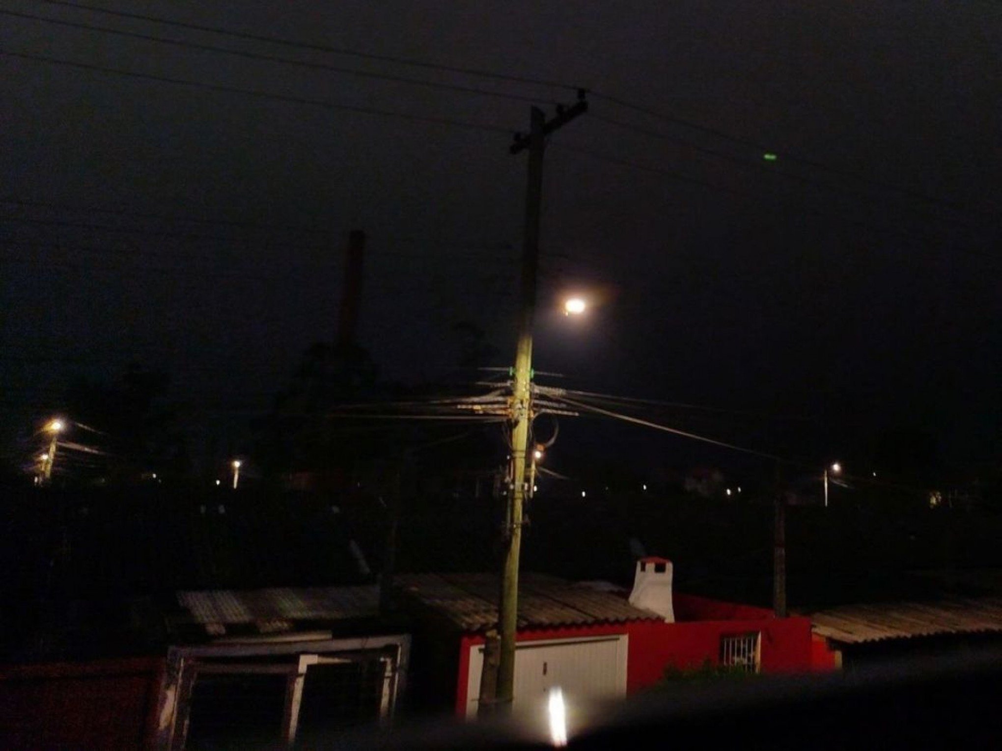 PREVISÃO DO TEMPO: Céu escurece em pleno dia durante temporal em cidade do Rio Grande do Sul