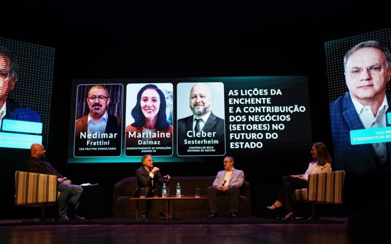 Cleber, Cesar, Nedimar e Marilaine no painel sobre a enchente | abc+