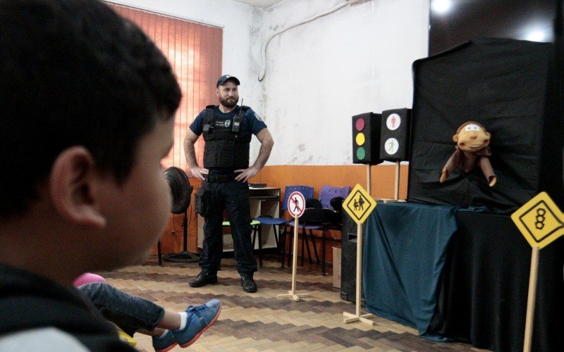 Ação educativa aconteceu nesta terça-feira (24) com alunos do 1º ao 3º ano do fundamental. As palestras seguem nesta quarta e quinta-feira (25 e 26)