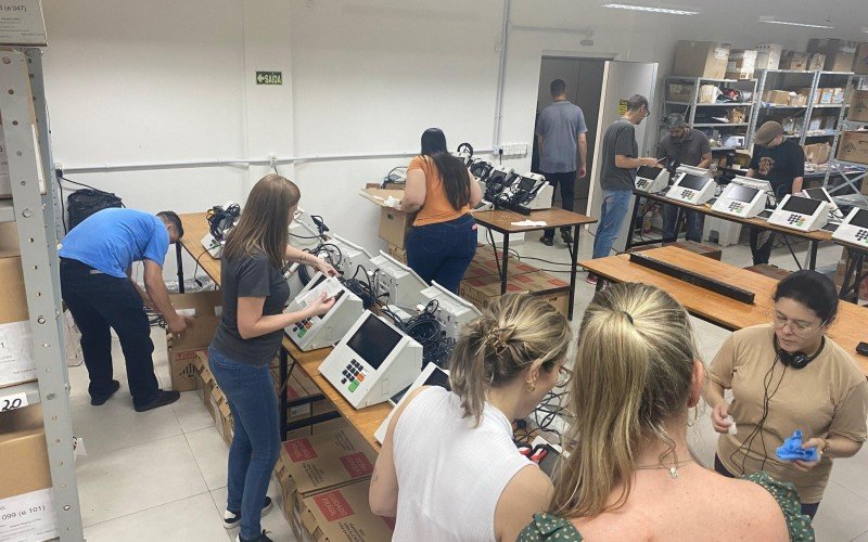 Cartório eleitoral começa a preparar urnas eletrônicas para a votação em Novo Hamburgo | abc+