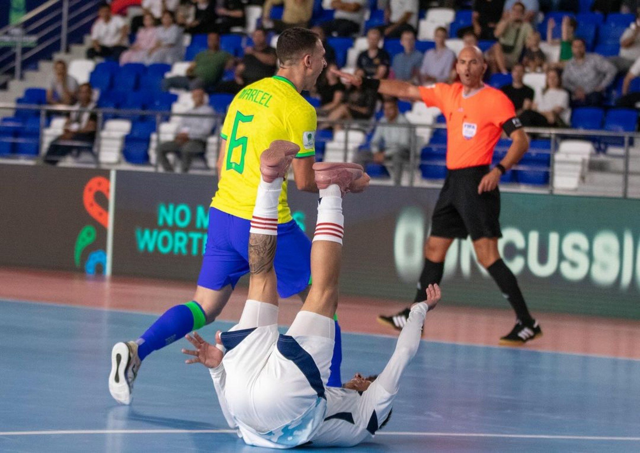 Brasil atropela Costa Rica e avança na Copa do Mundo de futsal; veja como foi a partida
