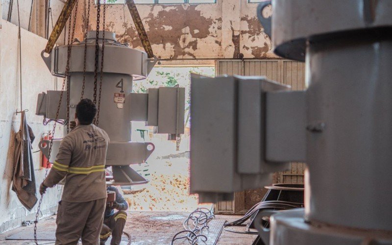 As oito casas de bombas da cidade contam com geradores e terão plantão de equipes durante 24 horas, entre elas a casa de bombas número 6, no bairro Mathias Velho