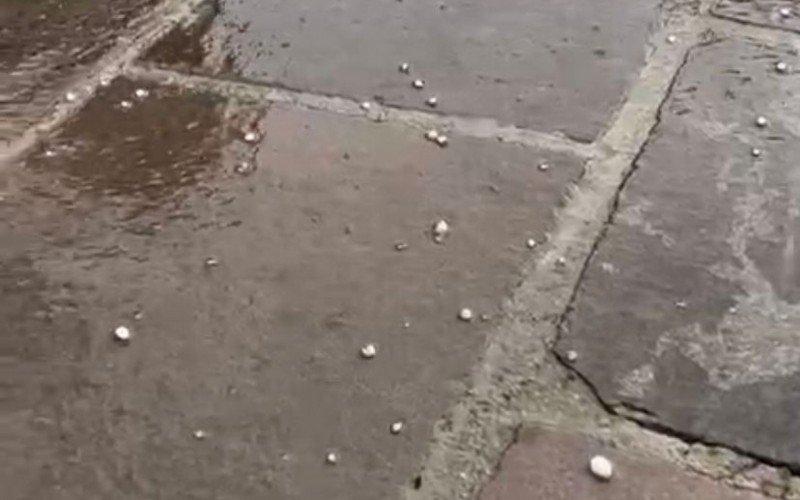 Queda de granizo foi registrada na manhã desta quarta-feira (25), em Gramado