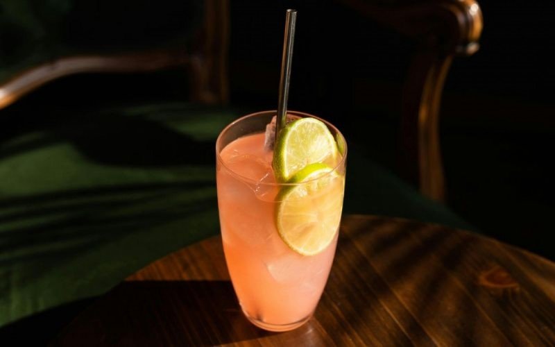 Limonada rosa é uma bebida natural e fácil de fazer | abc+