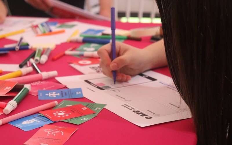 Visitantes do evento foram convidados a criar um aplicativo inovador no painel do curso de Comunicação Digital