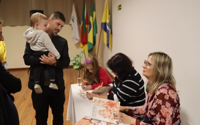 Noite também contou com sessão de autógrafos