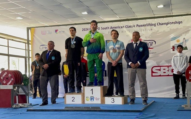 Atleta de São Leopoldo é campeão no Sul-Americano de Powerlifting | abc+
