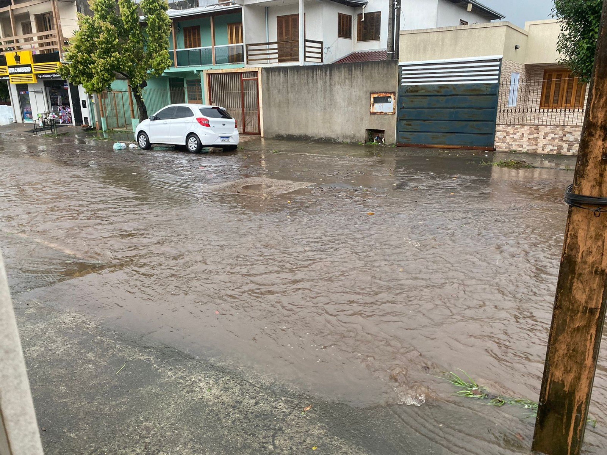 Novo Hamburgo tem alagamento devido à chuva volumosa