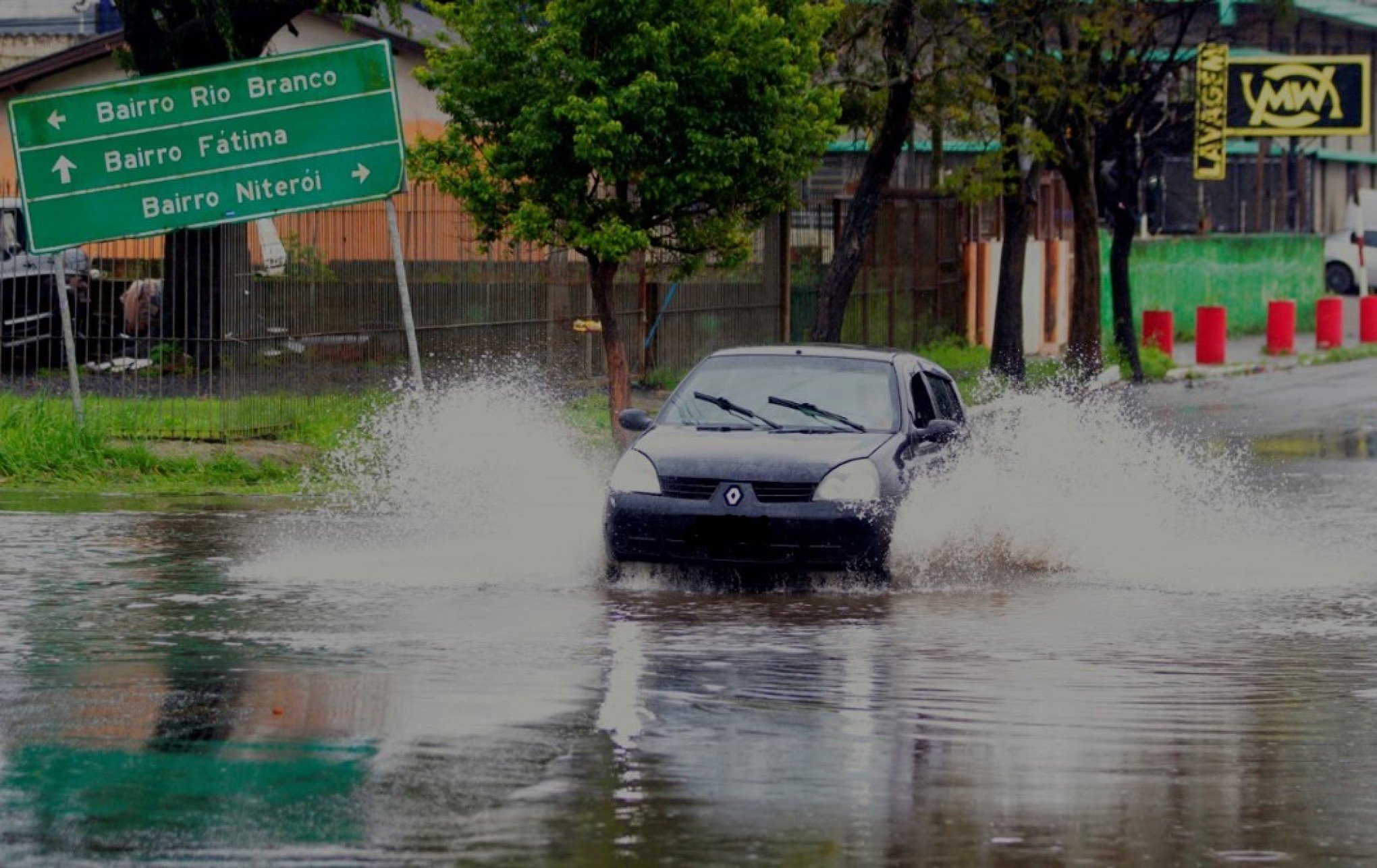 Excesso de chuva causa alagamentos em Canoas