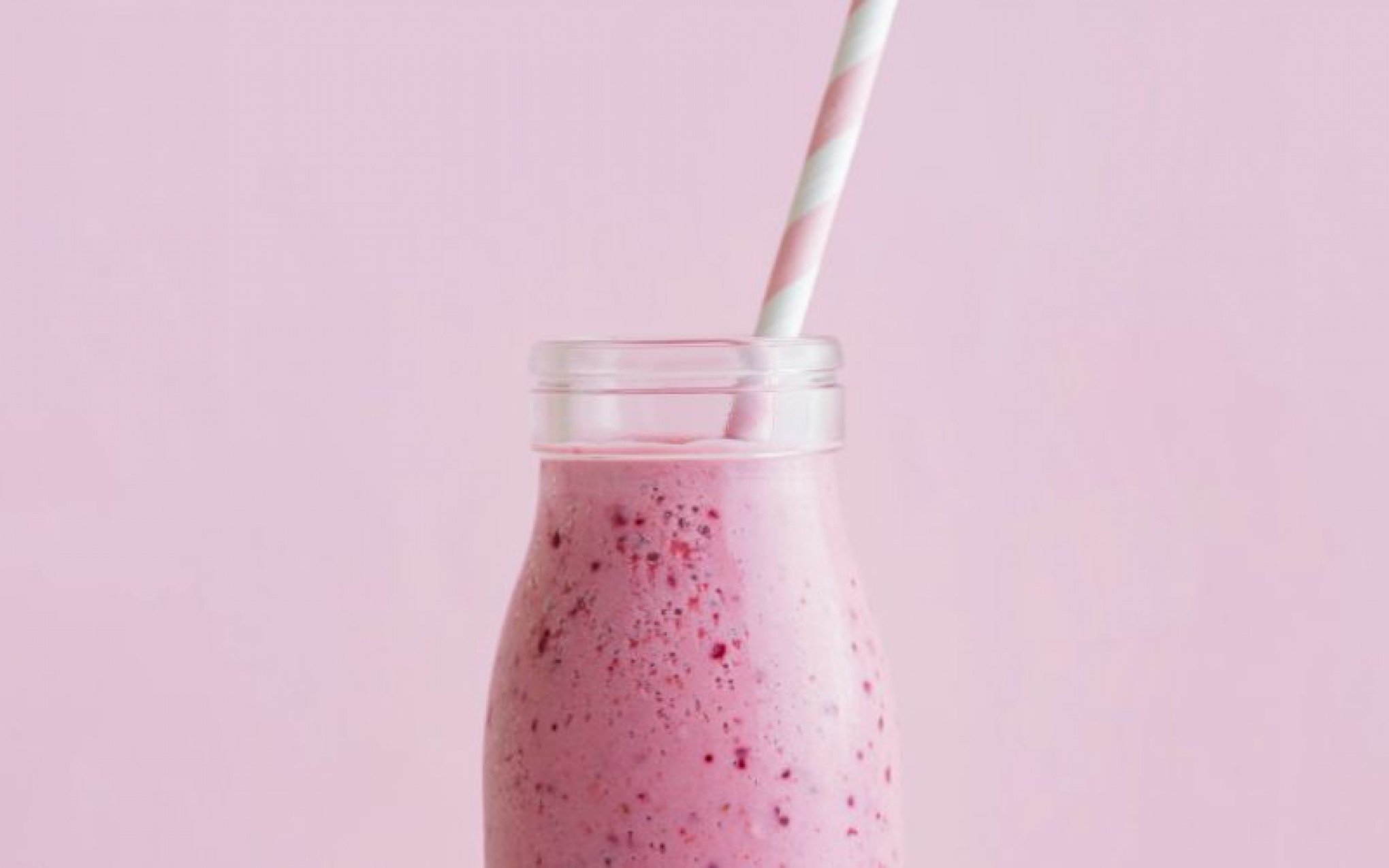 RECEITAS: Vitamina que parece ter saído dos filmes da Barbie é natural e fácil de fazer