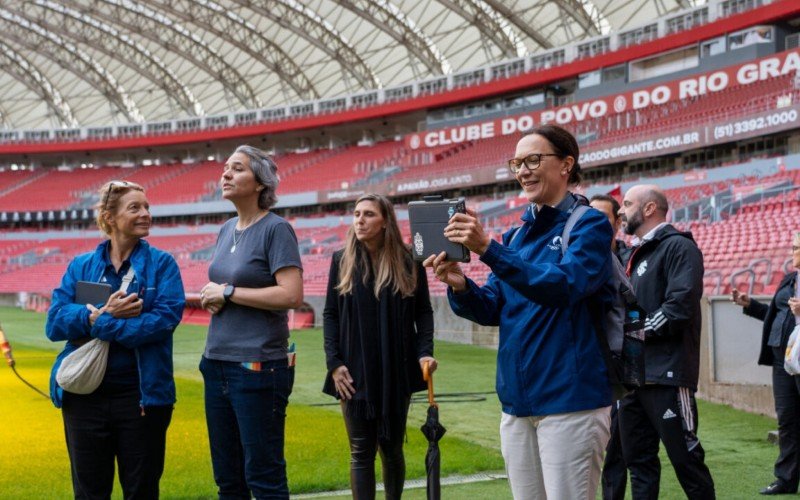 Comitiva liderada por Rhiannon Martin visitou o Beira-Rio nesta segunda-feira | abc+