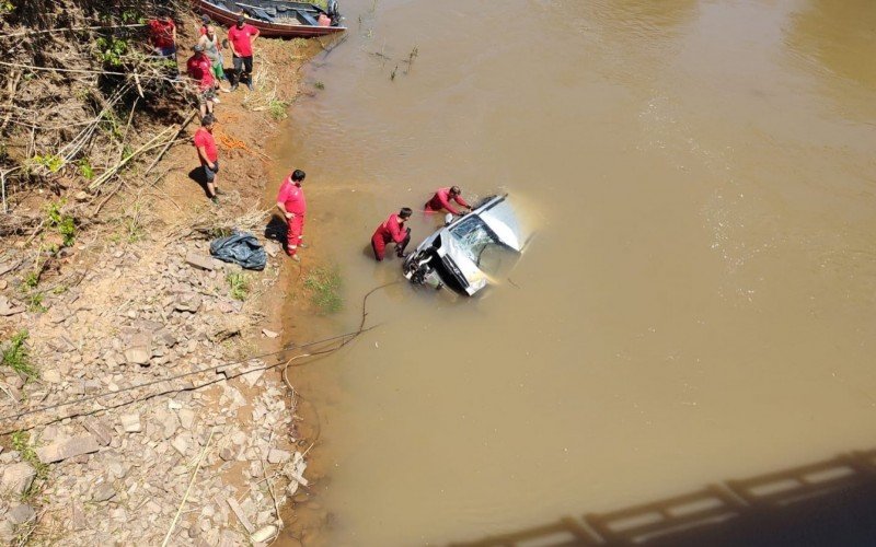 Motorista e carro desaparecidos são encontrados dentro de rio no RS | abc+