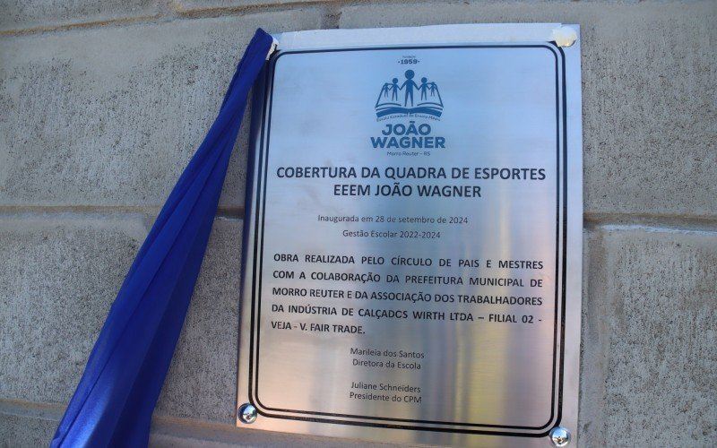 Placa de inauguração da quadra coberta da Escola Estadual João Wagner  | abc+