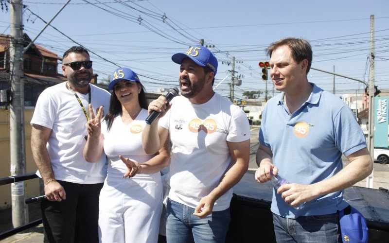 Naasom Luciano, a candidata a vice, Lu da Saúde, Raizer e o deputado federal  Lucas Redecker  em carreata pelas ruas de Novo Hamburgo | abc+